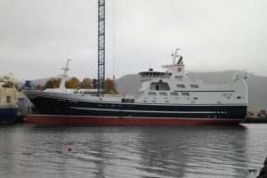 Det norske Larsnes Mek. Verksted leverer ny Ringnotsnurper / trawler .  Foto: Kings Bay - Larsnes Mek. Verksted