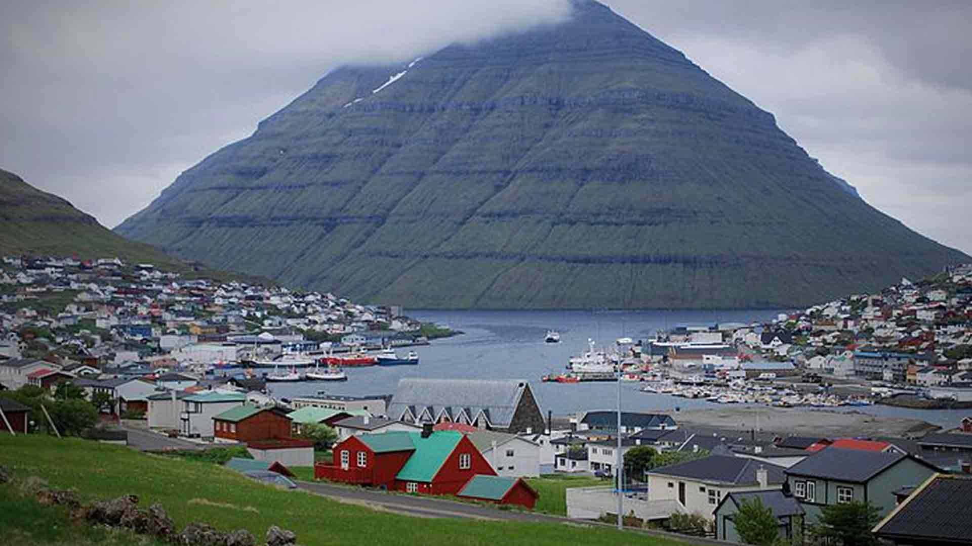 Read more about the article Færøerne: Korte fangstrejser for de mindre færøske trawlere