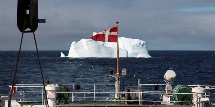 Forskningsskibet Dana har været på klimatogt til Grønland