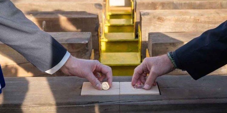 Køllægningen er nu markeret, og dermed er byggeriet af Danmarks kommende topmoderne forskningsskib Dana V officielt i gang. foto: Freire Shipyard