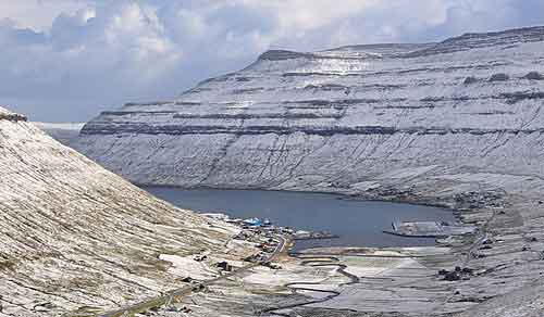Fryse-linefartøjer og frysetrawlere har i den forgangne uge landet solide mængder frossen fisk i Kollefjord, Ánirnar og Tórshavn. foto: wikipedia