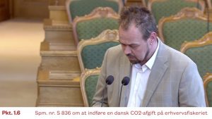 Skatteministeren nægter at fiskeriets CO2-afgift er i strid med EU snapshot Kristian Bøgsted (DD) i Folketingssalen