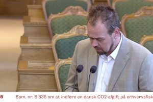 Skatteministeren nægter at fiskeriets CO2-afgift er i strid med EU snapshot Kristian Bøgsted (DD) i Folketingssalen