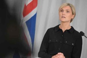 Når Island til august skal stemme om EU-forhandlinger, følger dansk fiskeri spændt med fra sidelinjen. EU-toppen lover nemlig nu »fleksibilitet« for at lokke islændingene – men erfaringerne fra Brexit skræmmer de danske fiskere: Ender de danske kvoter som byttepenge i Bruxelles? foto: wikip