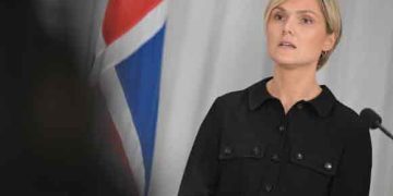 Når Island til august skal stemme om EU-forhandlinger, følger dansk fiskeri spændt med fra sidelinjen. EU-toppen lover nemlig nu »fleksibilitet« for at lokke islændingene – men erfaringerne fra Brexit skræmmer de danske fiskere: Ender de danske kvoter som byttepenge i Bruxelles? foto: wikip