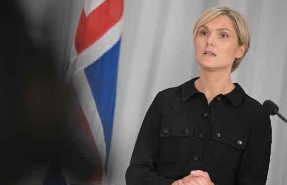 Når Island til august skal stemme om EU-forhandlinger, følger dansk fiskeri spændt med fra sidelinjen. EU-toppen lover nemlig nu »fleksibilitet« for at lokke islændingene – men erfaringerne fra Brexit skræmmer de danske fiskere: Ender de danske kvoter som byttepenge i Bruxelles? foto: wikip