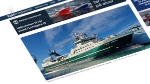 Den store reje- og fabrikstrawler »Karine H« har på Karstensens Skibsværft fået en om-rigning til en tredobbelt trawler og nyt udseende med en ny dyb-grøn farve på skroget. foto: snapshot Kystmagasinet.no