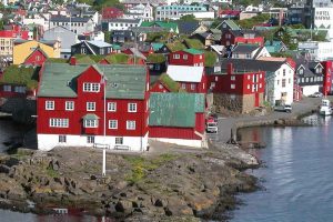 Aksel V. Johannesen opløser uventet regeringssamarbejdet og udskriver valg 26. marts – mens fiskeriet igen står i centrum for Færøernes fremtid. foto: wikipedia