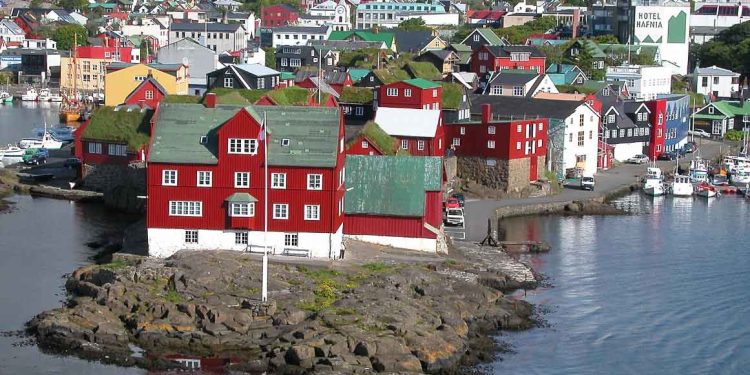 Aksel V. Johannesen opløser uventet regeringssamarbejdet og udskriver valg 26. marts – mens fiskeriet igen står i centrum for Færøernes fremtid. foto: wikipedia