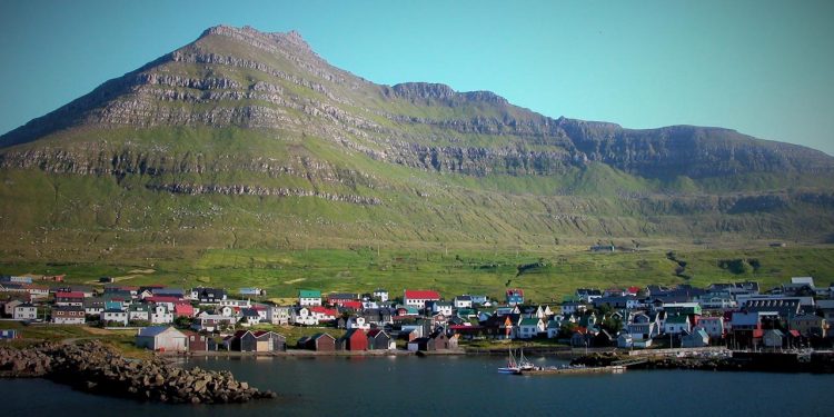 Færøerne: Landinger på Færøernes næststørste Ø Eysturoy