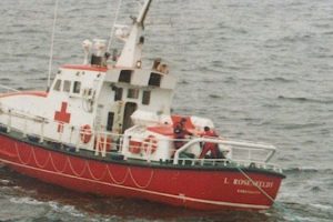 Større redningsaktion er igang efter overbordfald af fisker sydøst for Bornholm