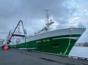 Trawleren **Ango** landede 500 tons makrel til Varðin Pelagic, som de også har fisket i internationalt farvand.  foto: Kiran J