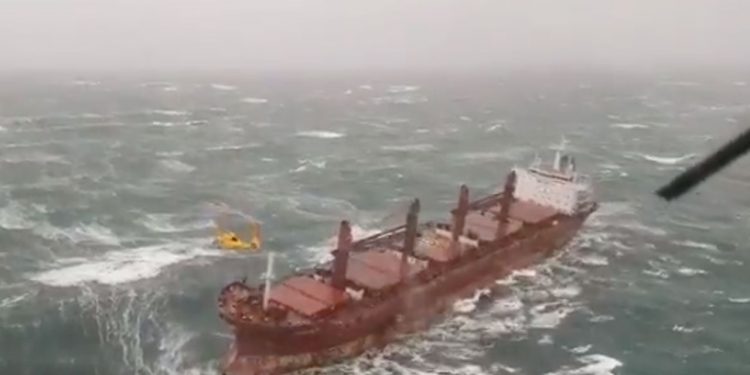 Ubemandede maltesisk bulk-carrier drev direkte mod en hollandsk havvindmøllepark foto: Kustwacht Nederland