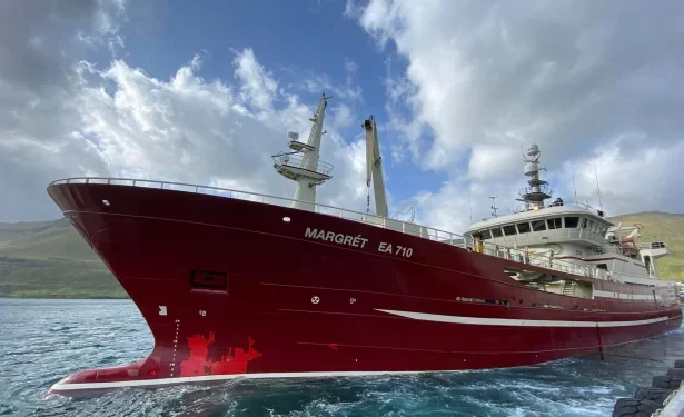 Den islandske pelagiske trawler Margreth omdøbes til Isborg - FS Fiskur.Fo
