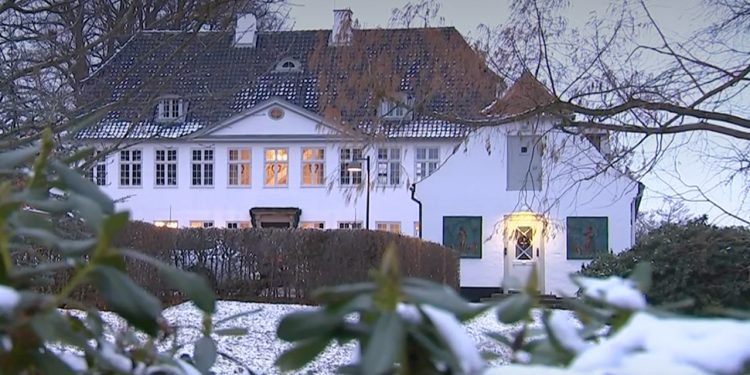Ny Regering: Der indkaldes til pressemøde på Marienborg i dag - snapshot Marienborg DR
