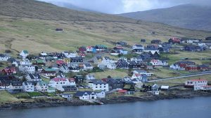 I Miðvágur har den mindre trawler **Skálafossur** landet 9.000 pund torsk.  foto: wikip