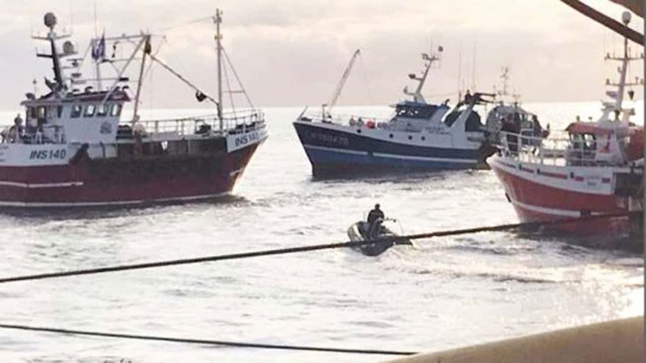 Read more about the article Spændingerne stiger i Kanalen – Frankrig har tilbageholdt et britisk fiske-fartøj