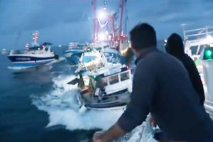 Britiske fiskere ønsker nu flådens beskyttelse. Snapshot youtube - franske fiskere konflikter med britiske muslingefiskere