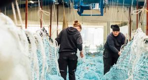 Bag besøget stod udstyrsproducenten [Netastovan](https://netastovan.fo/da/), som arbejder på et nyt alternativ til den traditionelle rockhopper. foto: Netastovan