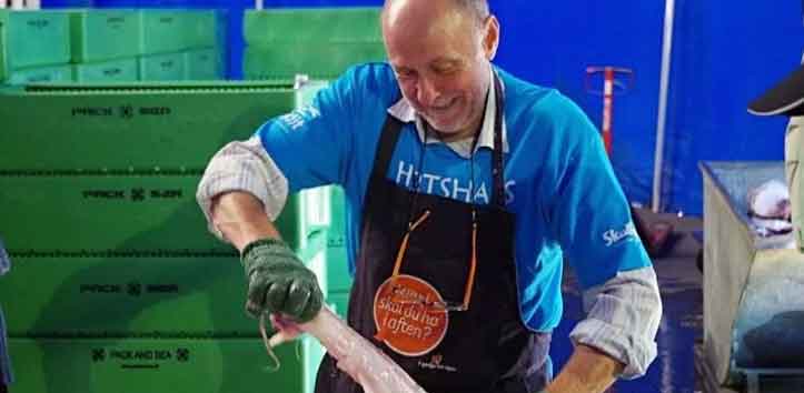 Med friskfanget fisk, frivilligt engagement og stolte traditioner markerer fiskerne igen deres stærke tilknytning til byen ved årets festival. foto: Jens Kranen