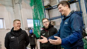 Øistein Aleksandersen håber også, at innovationen vil bidrage til mere genanvendelse af opdræts-bure generelt.  foto: Nofir