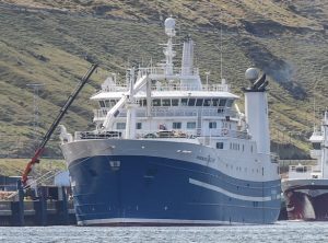 I Ánirnar landede trawleren Norðborg en last på 1.150 tons frossen makrel, 200 tons fiskemel og 300 tons fiskeolie. Foto: Sverri Egholm