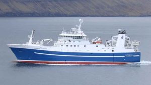 Den store fabrikstrawler **Norðborg** har i denne uge landet en fuld last i Ánirne efter fiskeri i både færøsk og internationalt farvand. Fangsten bestod af cirka 960 tons hovedkappet makrel, 200 tons silde-filéter og 10 tons sild til agn. foto: Kiran J