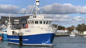 Bredgaard Boats Aps i Rødby, Danmark, har lige overdraget den nye glasfiber-fiskefartøj »Nordfangst« på 14,98 meter i længden og 6,65 meter i bredden, til rederiet Nordfangst Røst AS. foto: Bredgaard