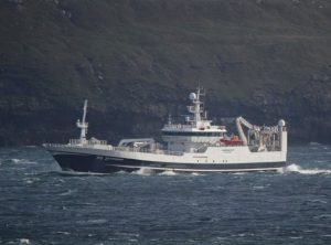 Det er så småt begyndt at komme gang i sildefiskeriet rundt Færøerne. foto: Kiran J