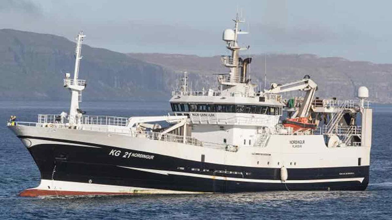 Read more about the article Færøerne: Trawler fisker fortsat blåhvilling
