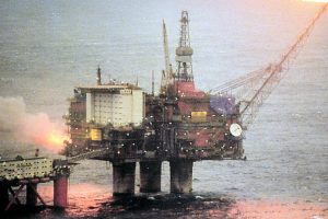 Gas- og Olieefterforskning samt indvinding i et afgrænset område i Nordsøen arkivfoto: gas og olieefterforskning i Nordsøen