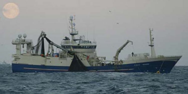 Norsk fiskeri tæller lidt færre fiskere og fiskerfartøjer i 2011.  Arkivfoto:  KiB