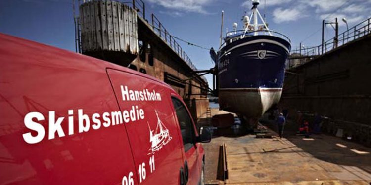 Franske trawlere og deres fisk giver omsætning til Hanstholm  Foto: travlhed ved North Sea Yard i Hanstholm