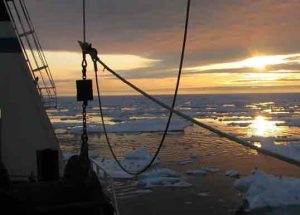 For Kristian Barslund er rollen som formand uadskillelig fra hans baggrund som skipper. I en tid med »lav sigtbarhed« på verdensmarkederne trækker han på fem årtiers erfaring med at læse både søen og markedsbevægelserne.  foto: Ocean Prawns