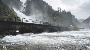 Efter det kraftige regnvejr under ekstremvejret ›Jakob‹ i slutningen af oktober, blev saltindholdet i fjordene på Vestlandet ændret. Store mængder regnvand, der strømmede ud i fjordene, gjorde vandet ferskere, men dette er ikke unormalt for Vestlandet, hvor det ofte regner meget. foto: Christine Fager bakke Hi.no