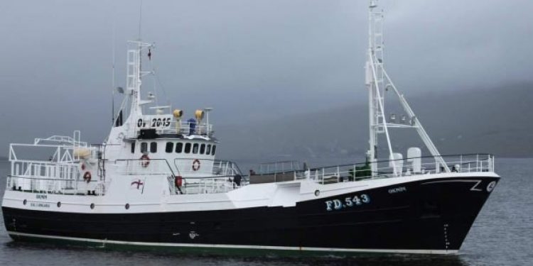 Færøerne: På Eysturoy landes der blandet fisk som hellefisk, sej og blålange. foto: garnskibet Oknin - FS Fiskur.fo