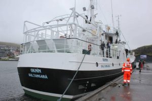 I Toftir landede garnskibet **Oknin** en last på 9 tons fisk, overvejende hellefisk. foto: FS 