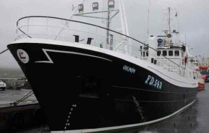 garnskibet **Oknin** har haft heldet med sig syd for Færøerne. Skibet landede i ugen 7,5 tons, hvor hellefisken igen udgjorde hovedparten af lasten. foto: Kiran J 