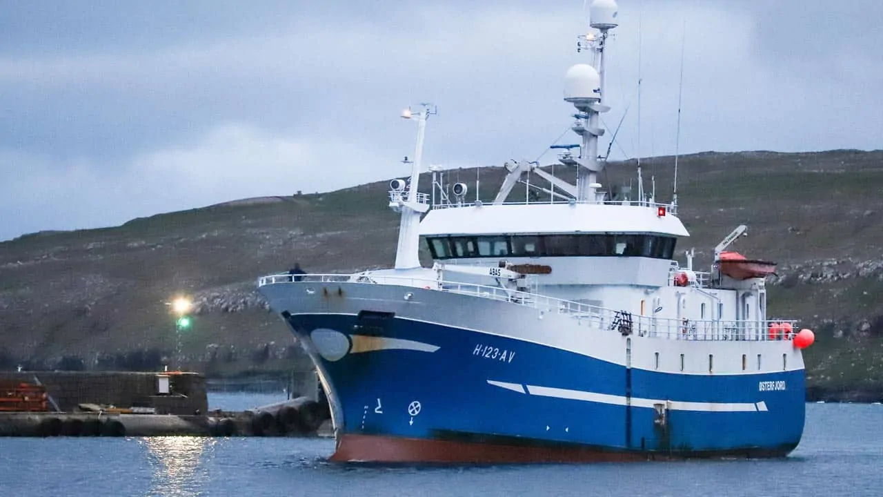 Selskabet bag **Kambur** i Strendur har istedet købt det norske 45,6 meter lange linefartøj Østerfjord fra Bergen i Norge