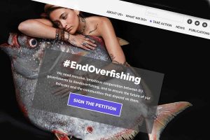 Underskriftsindsamling benytter »Old and Fake News«.  Foto: Reklame for #EndOverfishing - OurFish snapshot