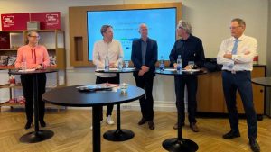 Onsdag blev der holdt debat om akvakulturens fremtid i Axelborg, hvor Dansk Akvakultur Producentorganisation (DAPO) og Verdens Bedste Fødevarer samt Food Nation diskuterede muligheder og udfordringer for dansk fiskeopdræt. foto: VBF