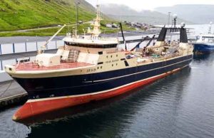 Den grønlandske fabrikstrawler Polar Princess har i denne uge landet en last på godt 400 tons torsk i Kollefjord på Færøerne. foto: kj fiskur.fo