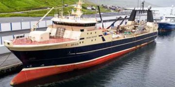 Den grønlandske fabrikstrawler Polar Princess har i denne uge landet en last på godt 400 tons torsk i Kollefjord på Færøerne. foto: kj fiskur.fo