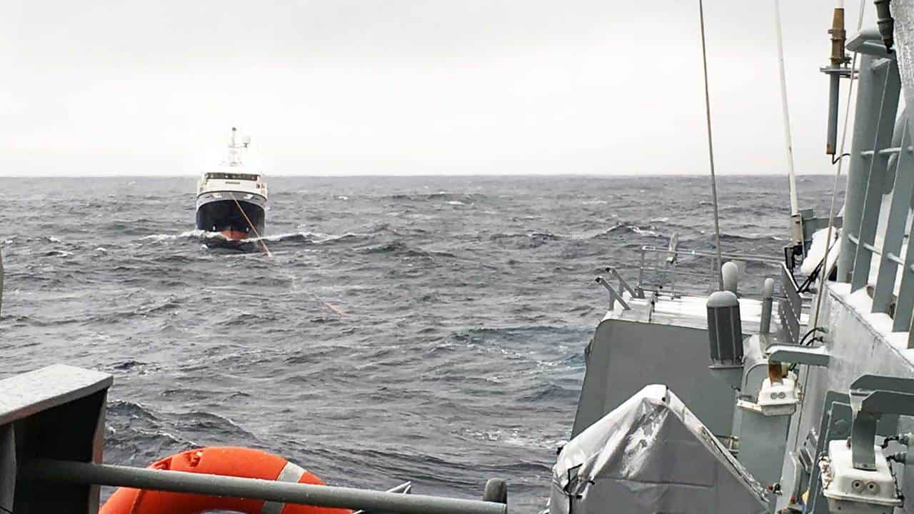 Read more about the article Grønlandsk trawler undsat i en hylende arktisk storm