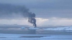 Grønlandske fiskere reddet fra brændende trawler foto: brand ombord på Polar Aassik - Grønlandsk Politi