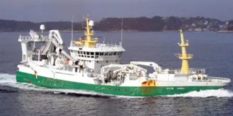 Til Pelagos i Fuglefjord landede det grønlandske fartøj »Polar Amaroq« i sidste uge en last på 1.100 tons lodde til fiskemelsfabrikken i Fuglefjord. foto: FiskerForum.dk
