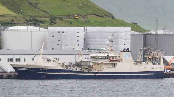 Den islandske loddekvote lander på 197.474 tons i 2026, mens Færøernes andel bliver 9.874 tons. Samtidig melder flere fartøjer om stærke fangster og store landinger til Pelagos og Varðin Pelagic. foto: Kiran J