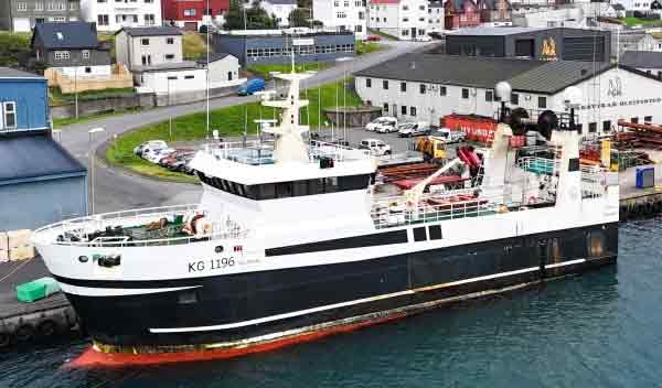 **Polarhav** og **Stjørnan** tegnede sig for ugens største landing i byen med i alt 170 tons (340.000 pund), hvoraf størstedelen var sej. Parret melder om et godt fiskeri. foto: Kiran J