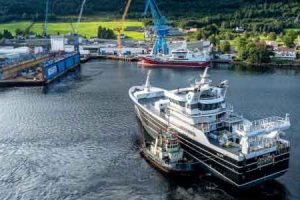 Den nye pelagiske trawler PD 379 »Quantus« er nu ankommet til Westcon-værftet i Norge efter en lang bugsering fra Norse-værftet i Tyrkiet. Her skal skibet igennem den afsluttende aptering og udrustning, inden det overleveres til sine ejere, Ian Buchan og hans sønner Mark og Stuart fra Aberdeenshire i det nordøstlige Skotland. foto: Westcon