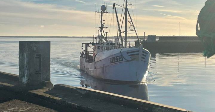 Vemodigt farvel til den sidste blå kutter i Hvide Sande foto fra indsejlingen til Esbjerg Havn - Smedegaarden